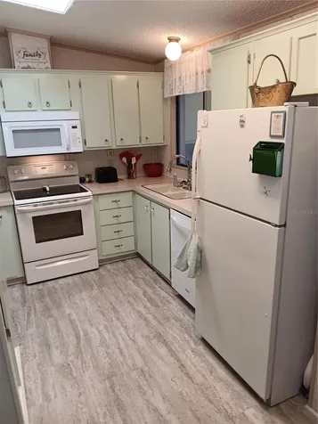 37536 Amigo Drive Zephyrhills FL 33541