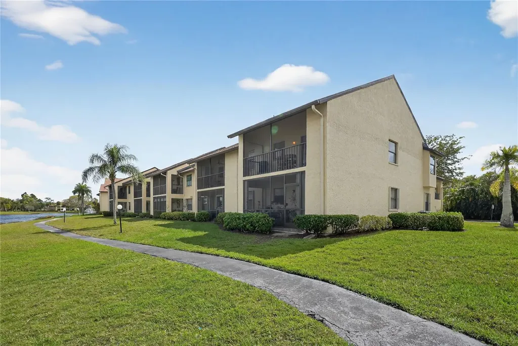 8565 Charter Club Circle Fort Myers FL 33919