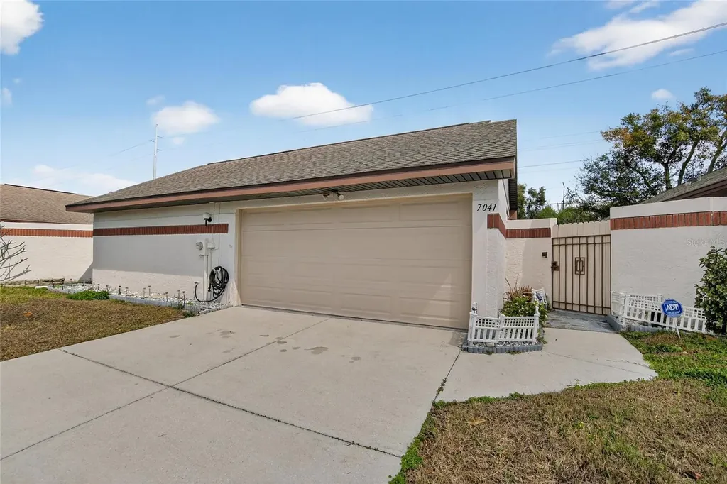 7041 Silvermill Drive Tampa FL 33635