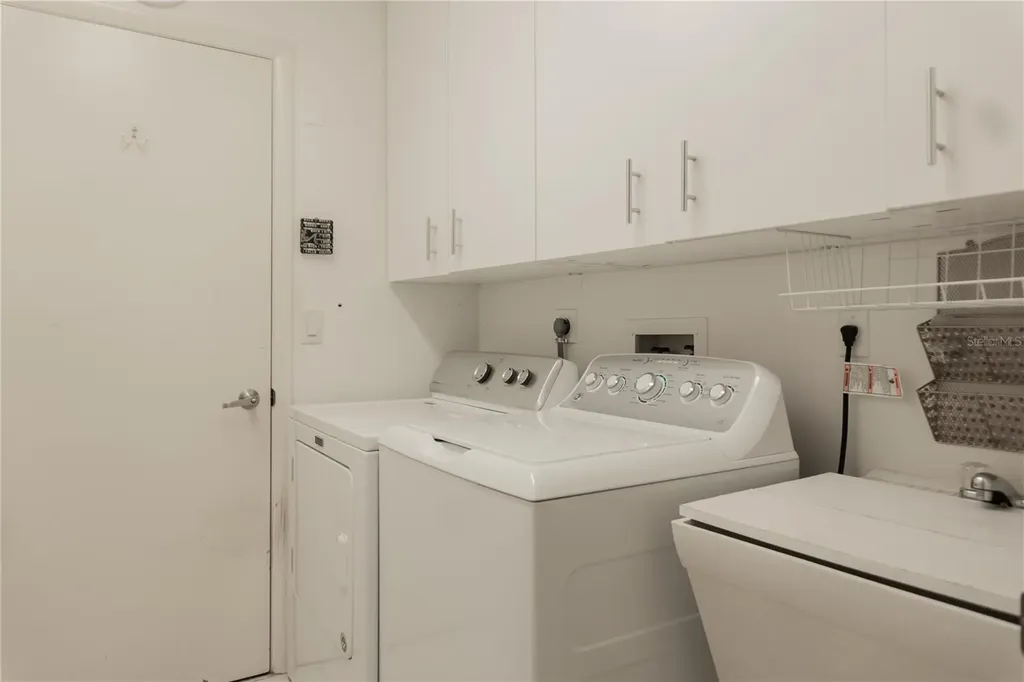3444 El Rado Court Sarasota FL 34232