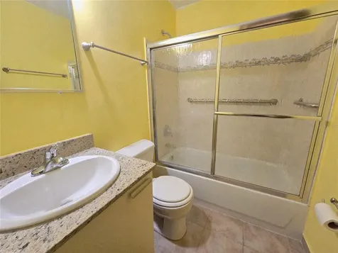 100 Espiritu Santo Caguas PR 00725
