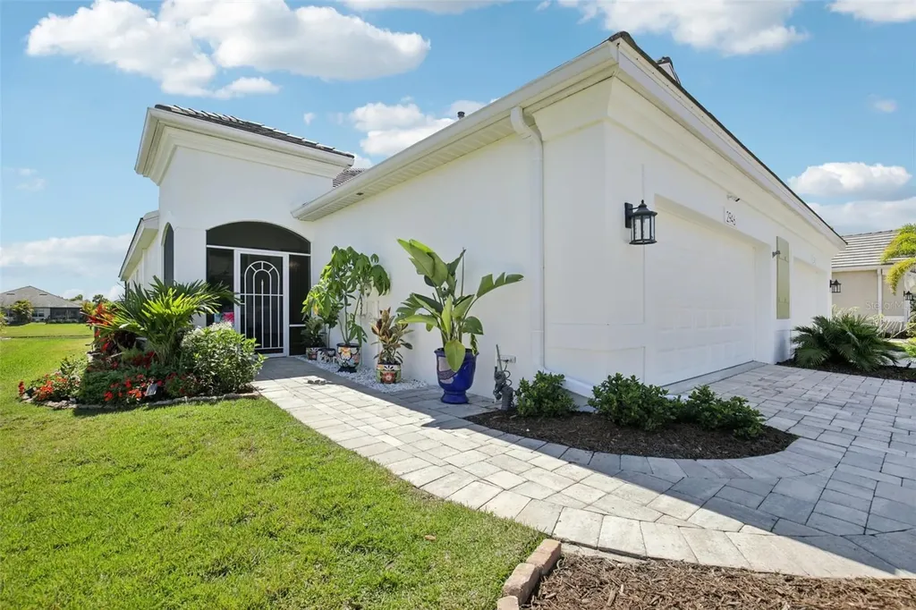 2946 Trustee Avenue Sarasota FL 34243