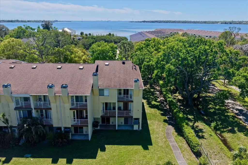 108 Brent Circle Oldsmar FL 34677