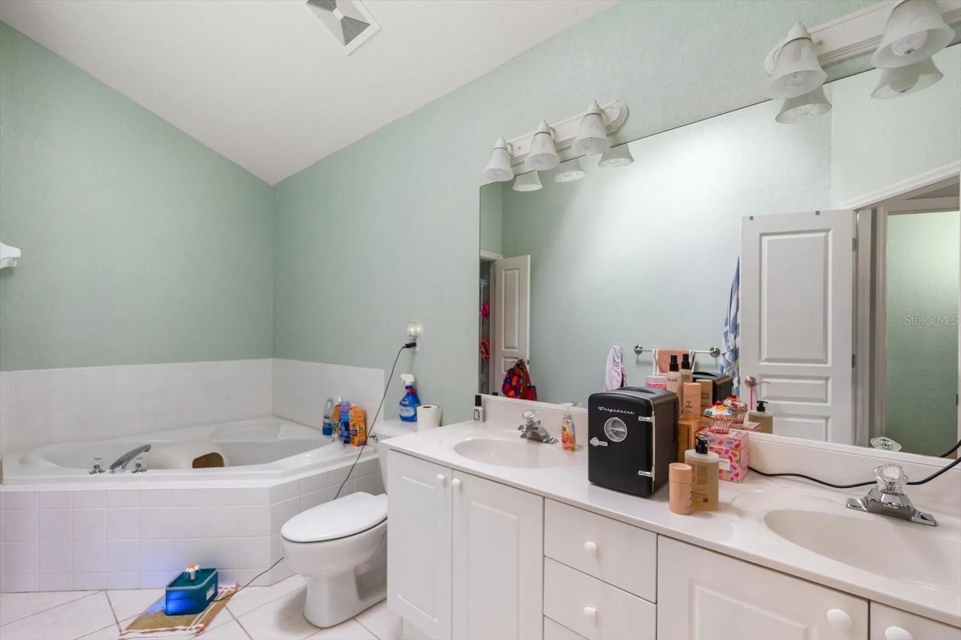 108 Brent Circle Oldsmar FL 34677