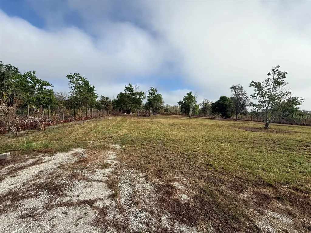 17231 NW 268th Street Okeechobee FL 34972