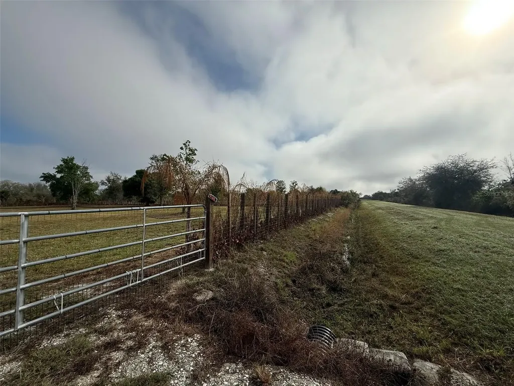17231 NW 268th Street Okeechobee FL 34972