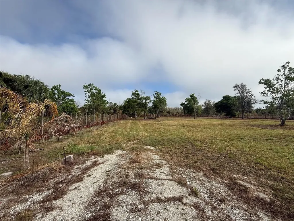 17231 NW 268th Street Okeechobee FL 34972