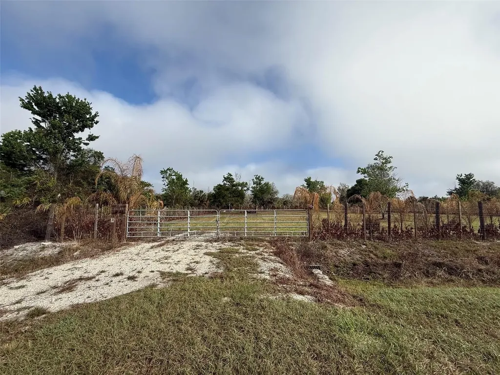 17231 NW 268th Street Okeechobee FL 34972
