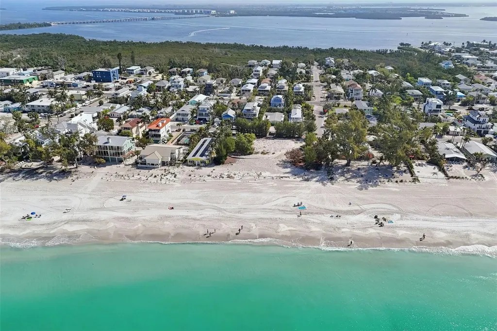 2908 Avenue C Holmes Beach FL 34217