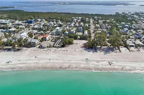 2908 Avenue C Holmes Beach FL 34217