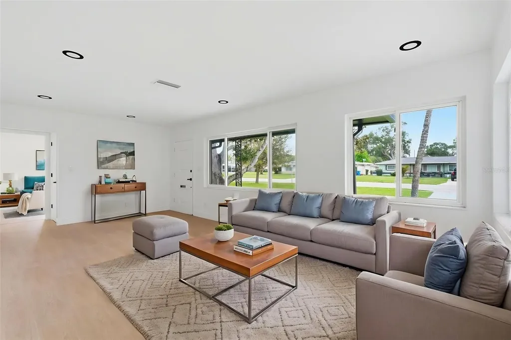 5347 30th Avenue N St Petersburg FL 33710