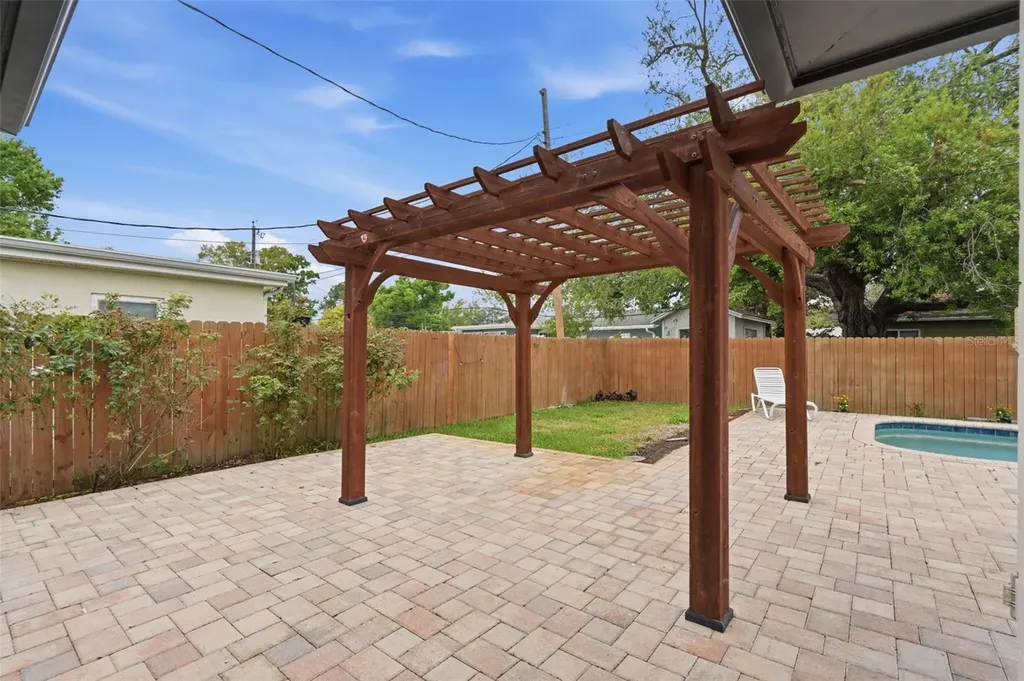 5347 30th Avenue N St Petersburg FL 33710