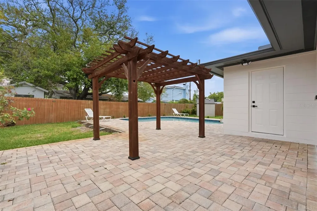 5347 30th Avenue N St Petersburg FL 33710