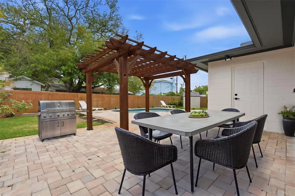 5347 30th Avenue N St Petersburg FL 33710