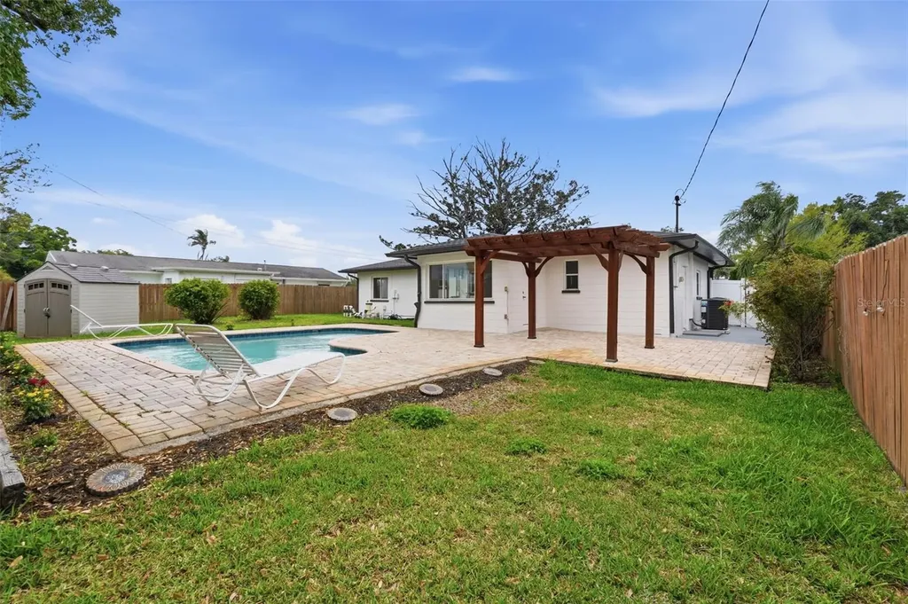 5347 30th Avenue N St Petersburg FL 33710