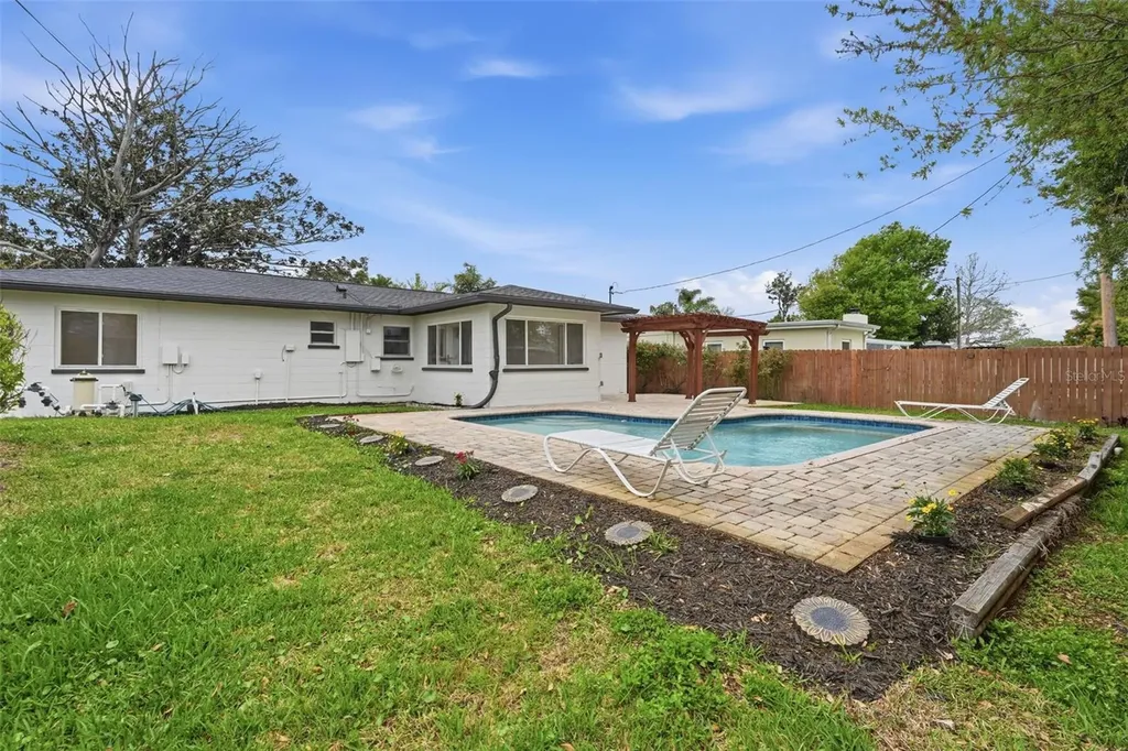 5347 30th Avenue N St Petersburg FL 33710