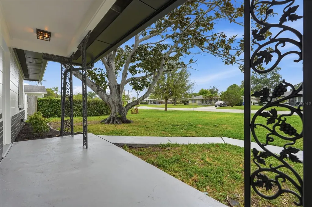 5347 30th Avenue N St Petersburg FL 33710