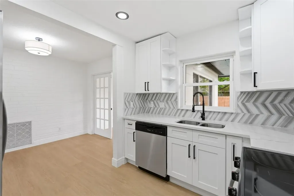 5347 30th Avenue N St Petersburg FL 33710