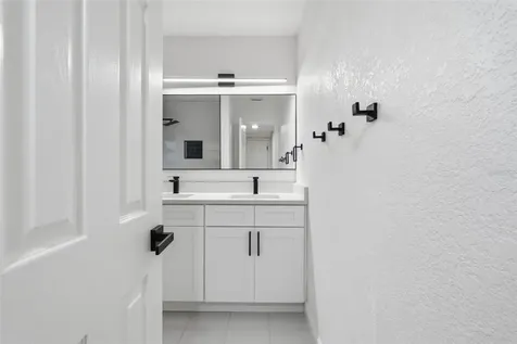 5347 30th Avenue N St Petersburg FL 33710