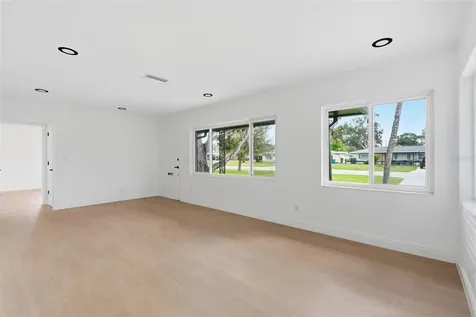 5347 30th Avenue N St Petersburg FL 33710