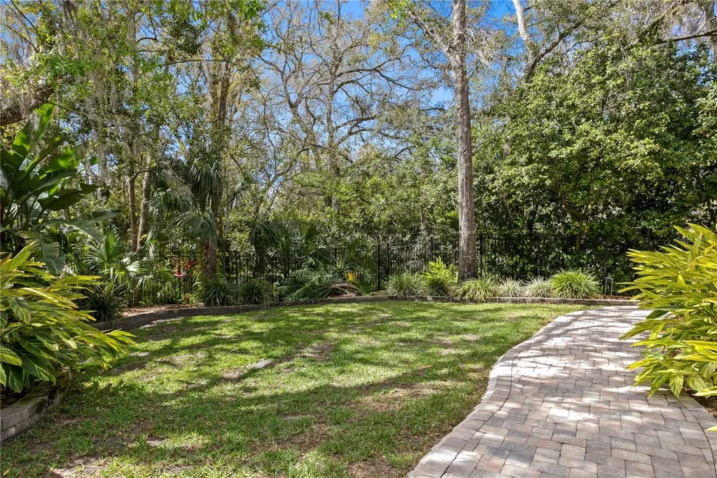 16204 Sierra De Avila Tampa FL 33613