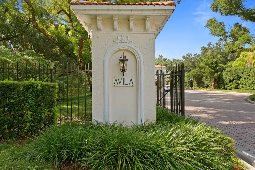 16204 Sierra De Avila Tampa FL 33613