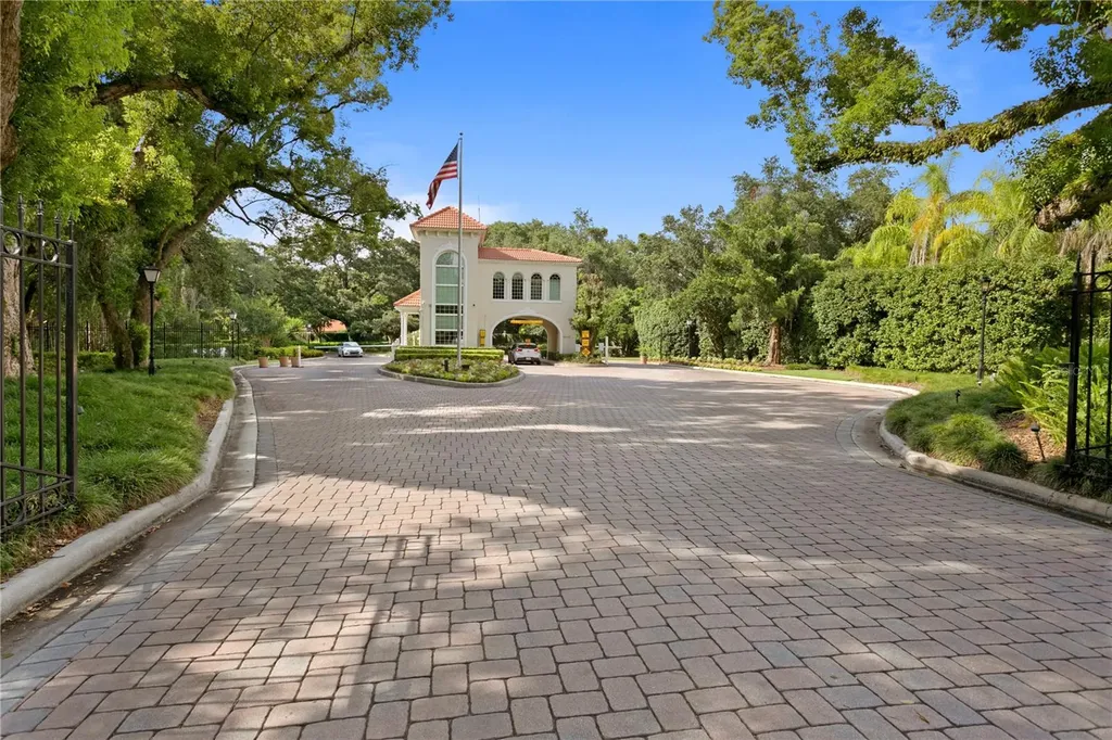 16204 Sierra De Avila Tampa FL 33613