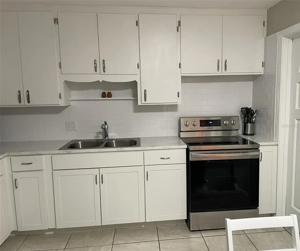 828 S Tuttle Avenue Sarasota FL 34237