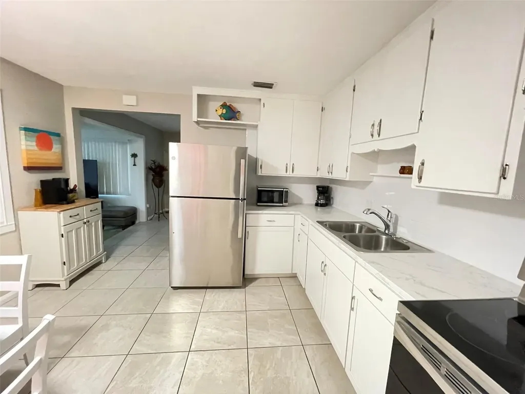 828 S Tuttle Avenue Sarasota FL 34237