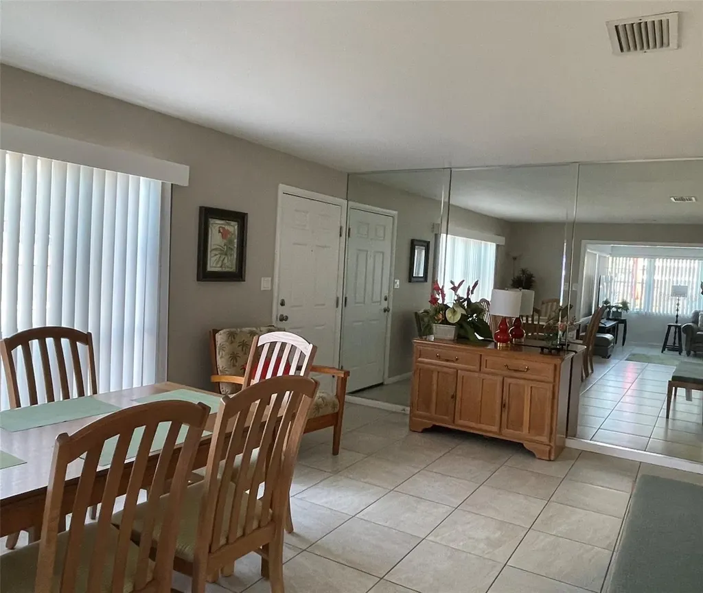 828 S Tuttle Avenue Sarasota FL 34237