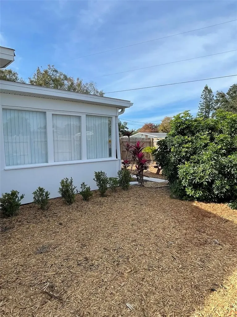 828 S Tuttle Avenue Sarasota FL 34237