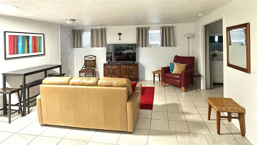828 S Tuttle Avenue Sarasota FL 34237