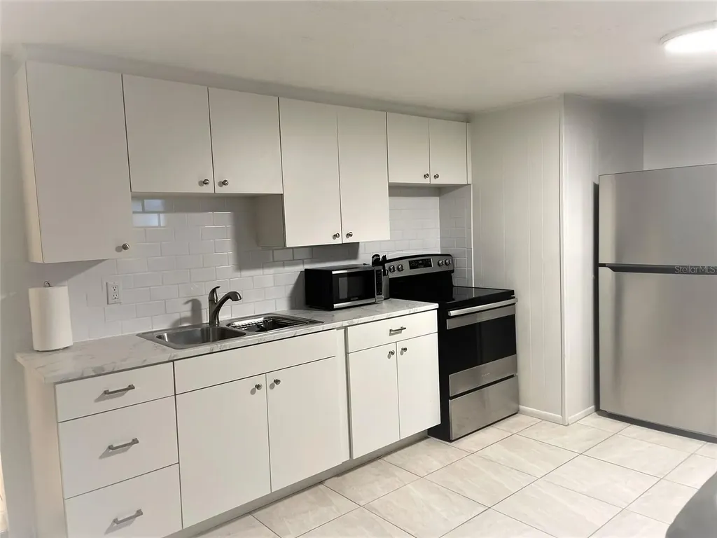 828 S Tuttle Avenue Sarasota FL 34237