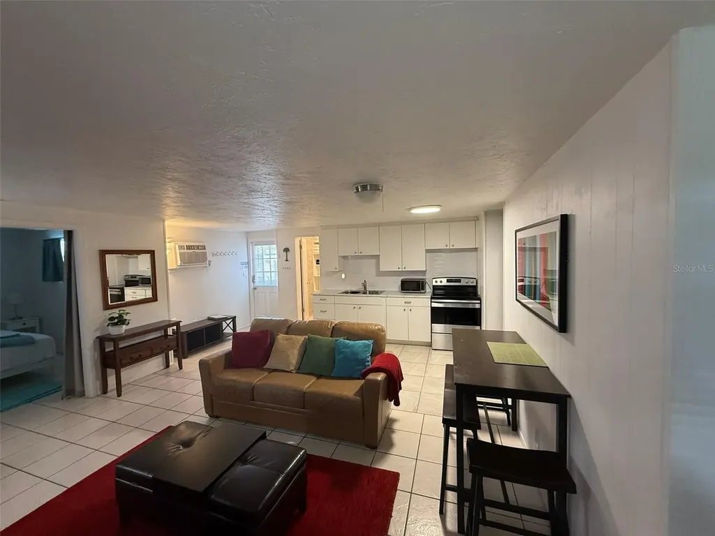 828 S Tuttle Avenue Sarasota FL 34237