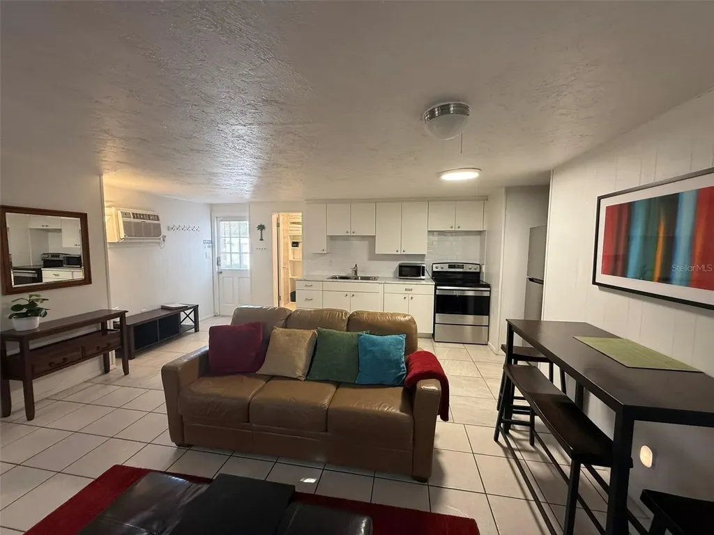 828 S Tuttle Avenue Sarasota FL 34237