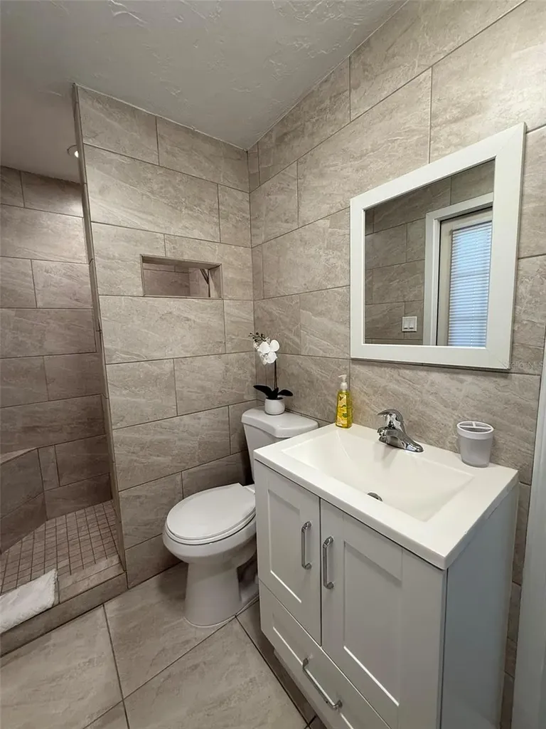 828 S Tuttle Avenue Sarasota FL 34237