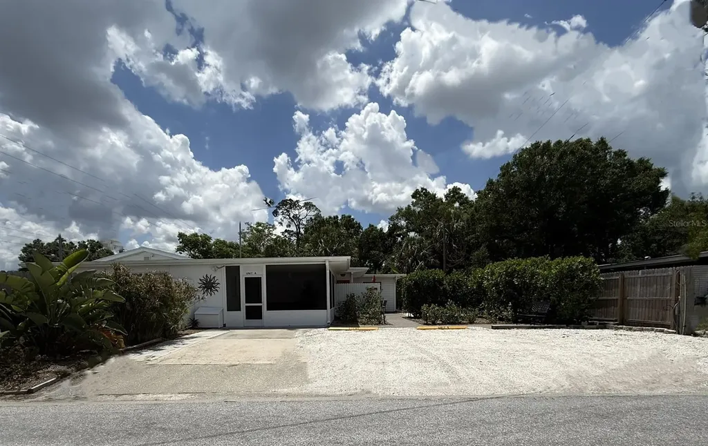 828 S Tuttle Avenue Sarasota FL 34237
