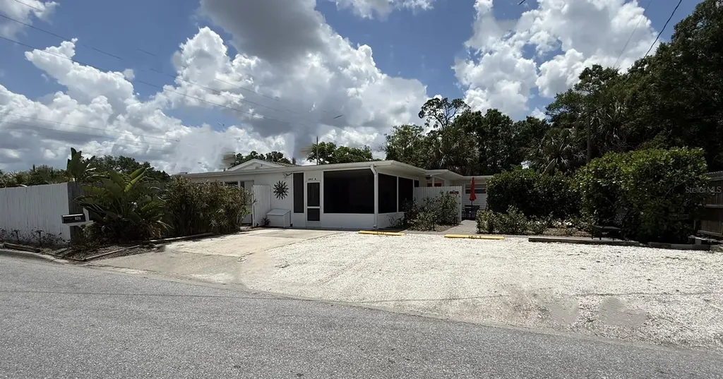 828 S Tuttle Avenue Sarasota FL 34237