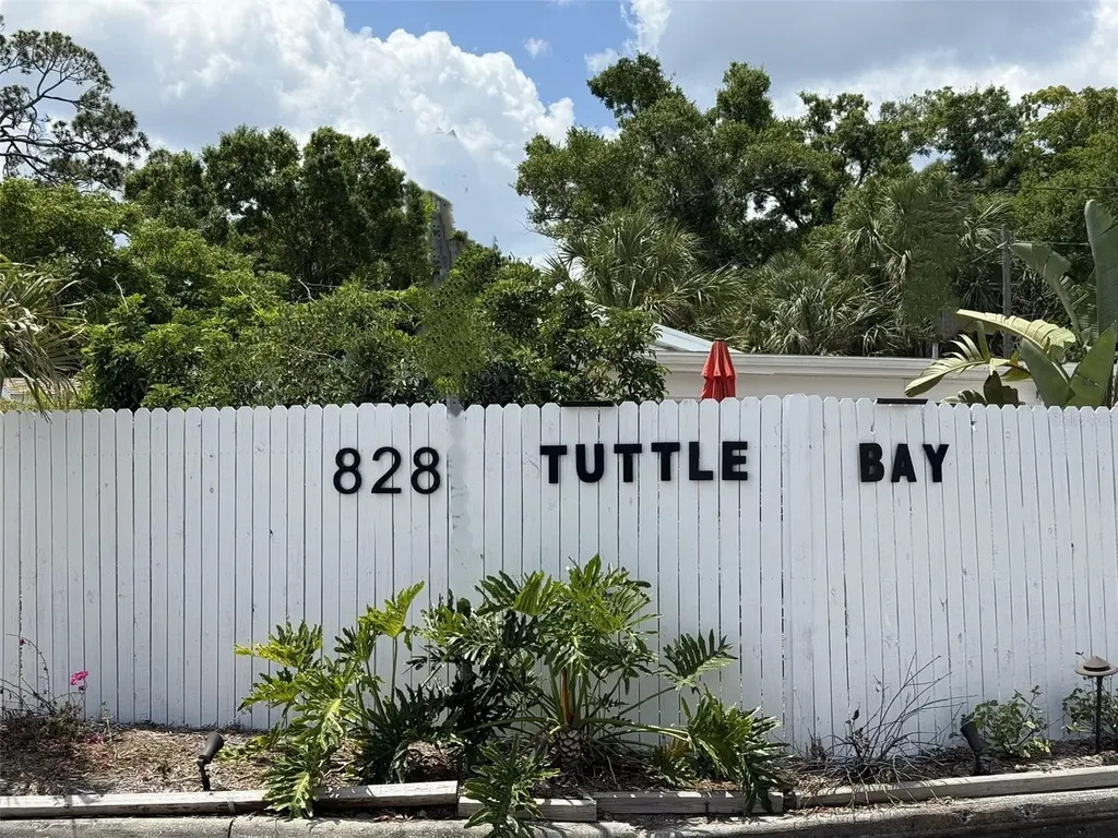 828 S Tuttle Avenue Sarasota FL 34237