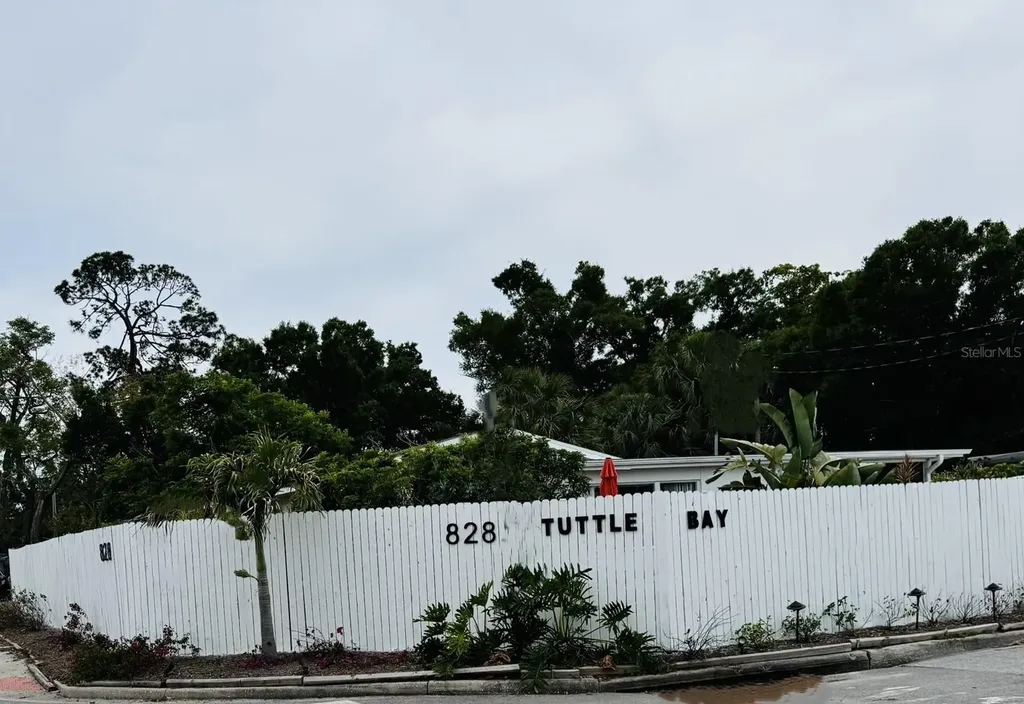 828 S Tuttle Avenue Sarasota FL 34237