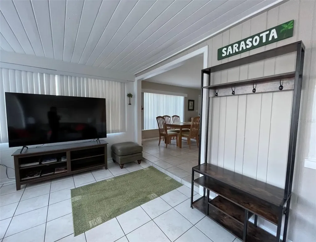 828 S Tuttle Avenue Sarasota FL 34237