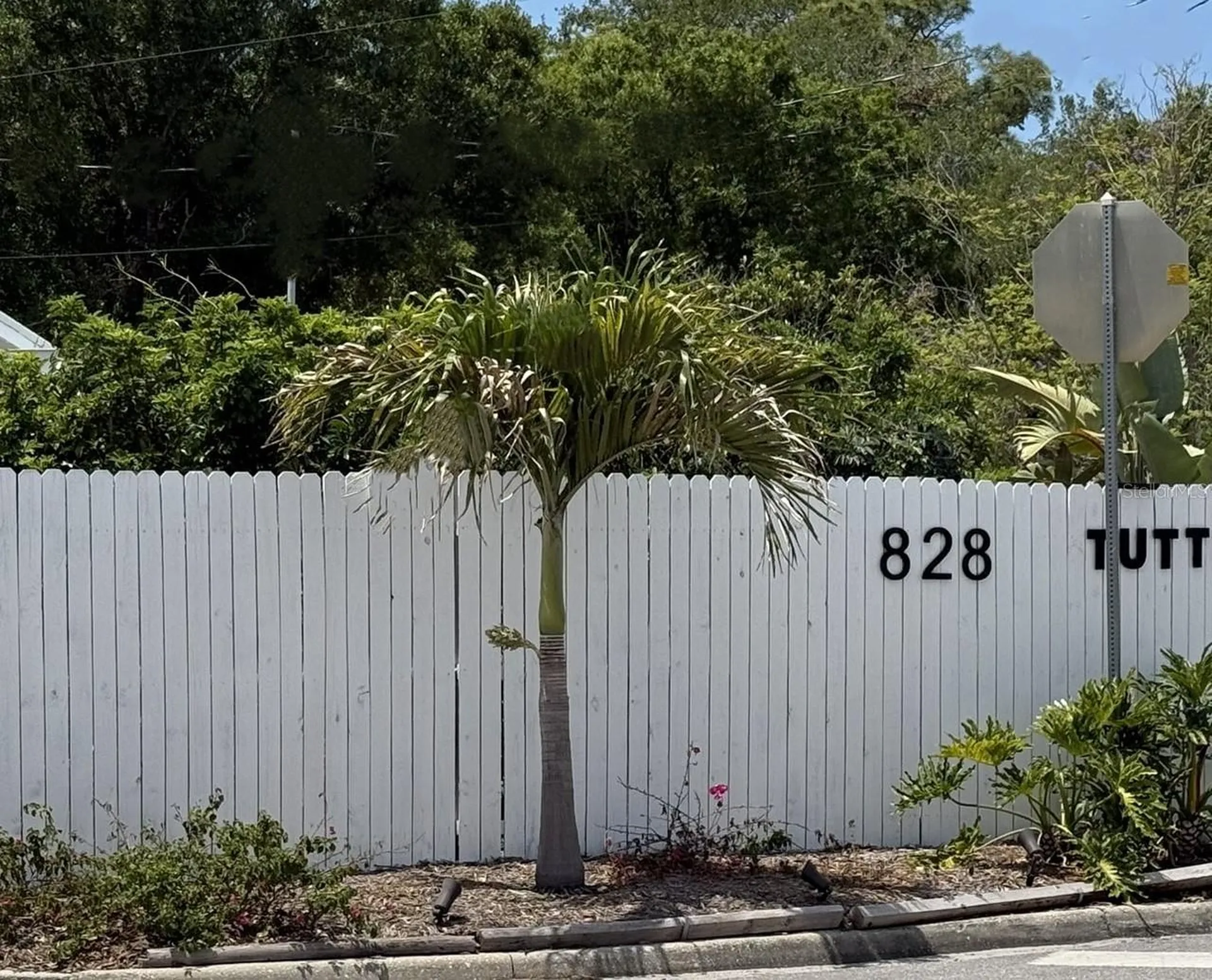 828 S Tuttle Avenue Sarasota FL 34237