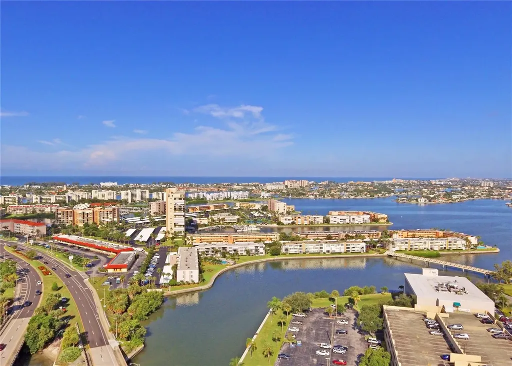 7425 Bay Island Drive S South Pasadena FL 33707