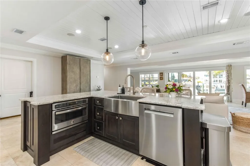430 Palm Island SE Clearwater Beach FL 33767