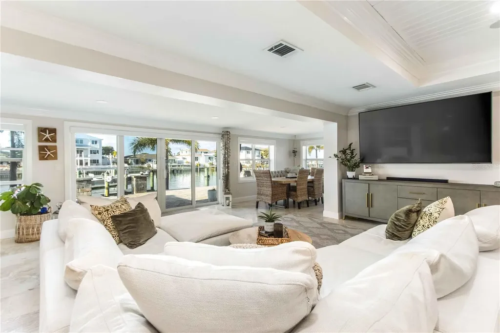 430 Palm Island SE Clearwater Beach FL 33767