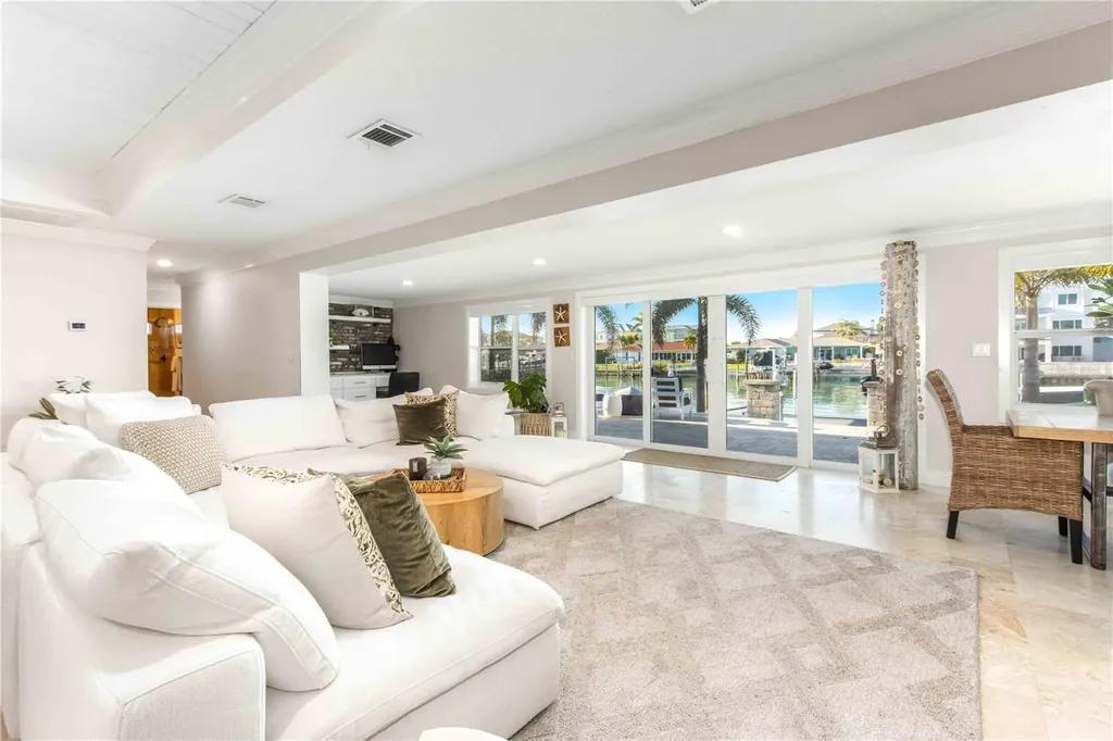 430 Palm Island SE Clearwater Beach FL 33767
