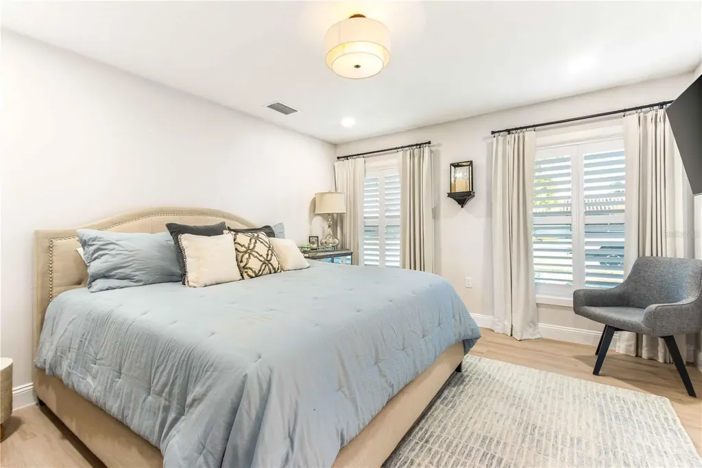 430 Palm Island SE Clearwater Beach FL 33767
