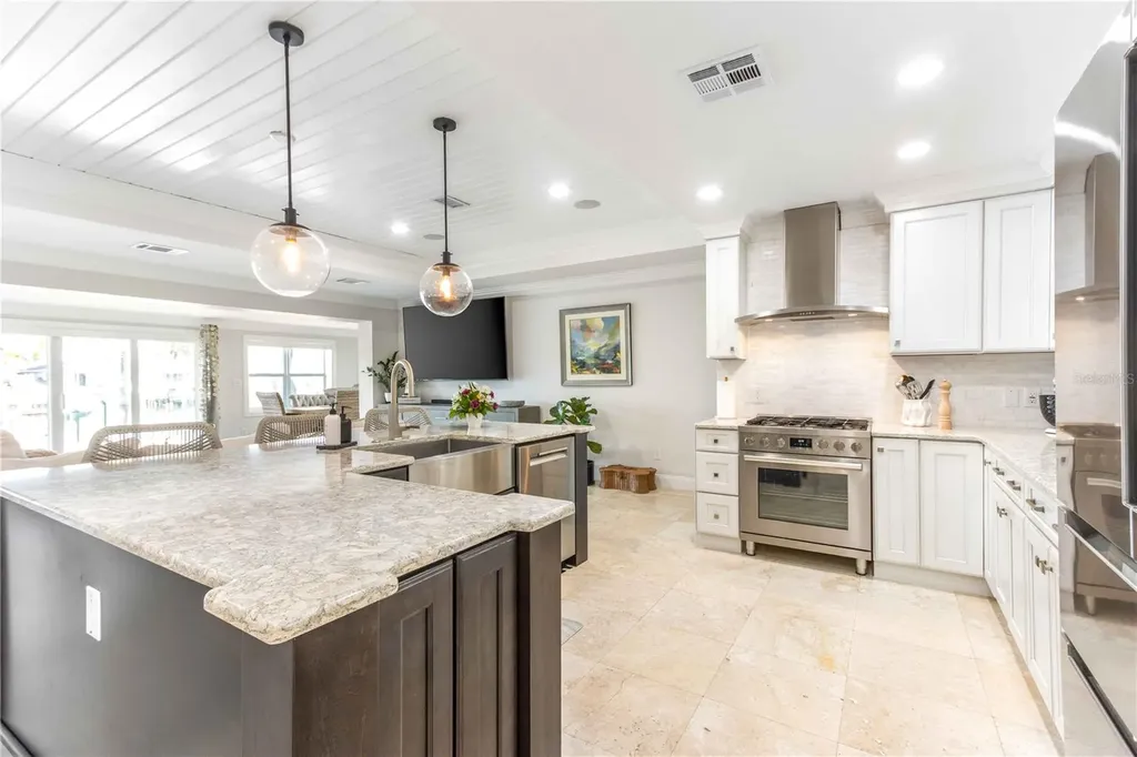 430 Palm Island SE Clearwater Beach FL 33767