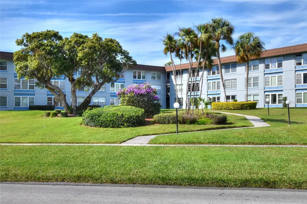 333 Lake Howard Drive NW Winter Haven FL 33880