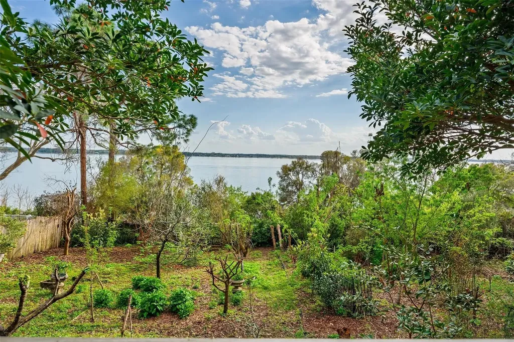 976 Fairview Avenue Mount Dora FL 32757